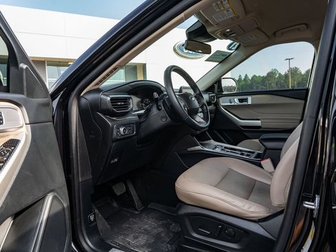Certified 2021 Ford Explorer Limited w/ Hybrid Equipment Group 310A RWD image 18