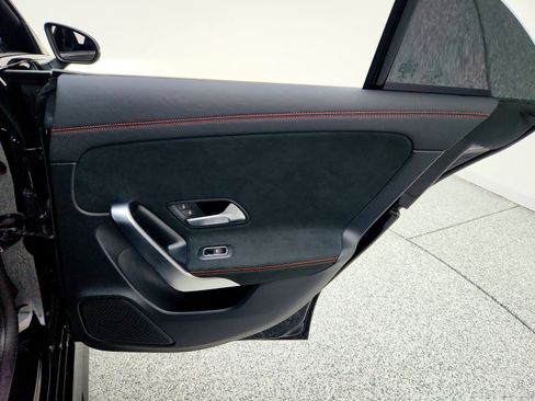 Used 2023 Mercedes-Benz CLA 250 image 28