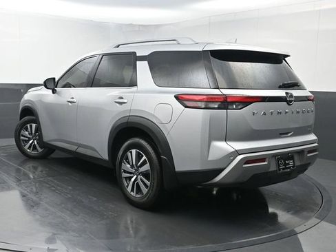 Used 2024 Nissan Pathfinder SL image 4