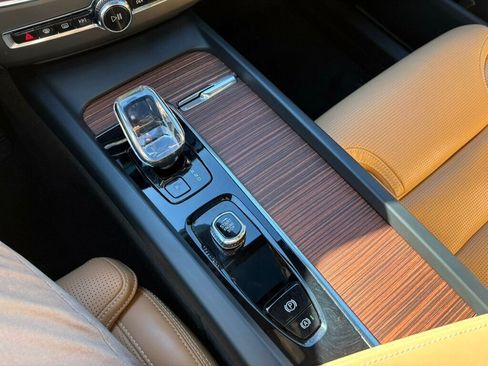 Used 2023 Volvo XC60 B5 Ultimate w/ Protection Package Premier image 36