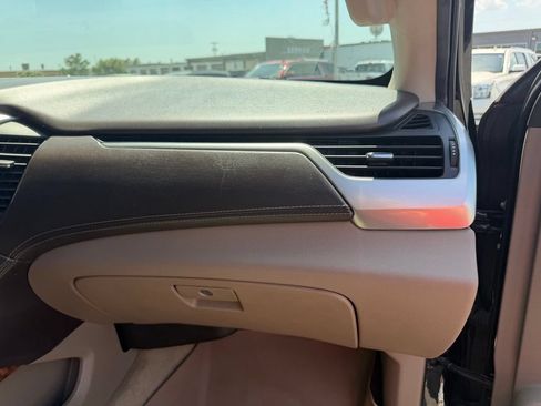 Used 2018 Chevrolet Suburban Premier AWD/4WD image 36