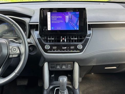 Used 2025 Toyota Corolla Cross XLE FWD image 26