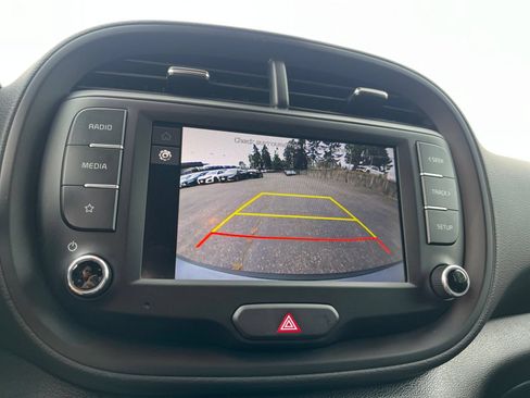 Used 2025 Kia Soul LX w/ LX Technology Package FWD image 24