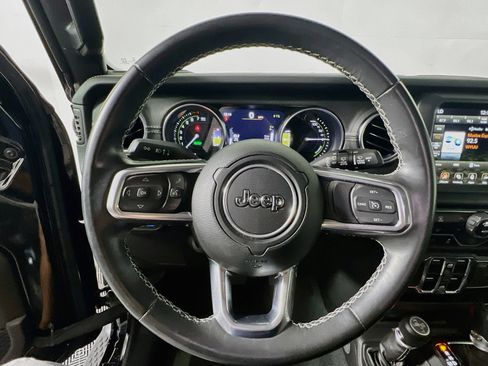 Used 2022 Jeep Wrangler Unlimited Sahara AWD/4WD image 16