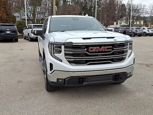 Certified 2022 GMC Sierra 1500 SLT w/ SLT Premium Plus Package image 3