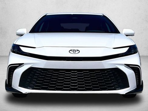 Used 2025 Toyota Camry SE w/ Convenience Package FWD image 3