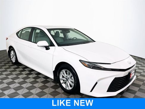 Used 2025 Toyota Camry LE w/ Convenience Package FWD image 1