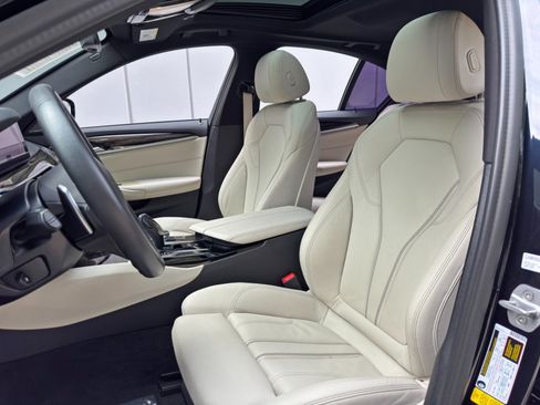 Used 2021 BMW 540i w/ M Sport Package RWD image 42