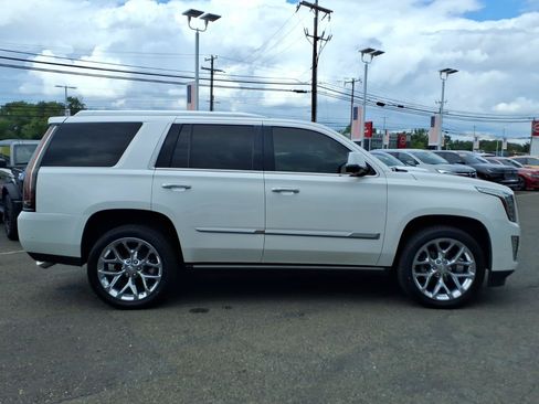 Used 2019 Cadillac Escalade Premium Luxury AWD/4WD image 2