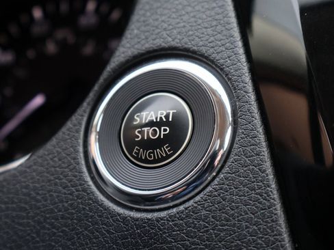 Used 2018 Nissan Rogue SV image 33