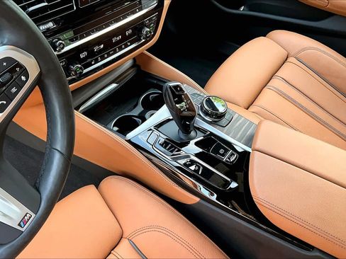 Used 2023 BMW M550i xDrive w/ Executive Package AWD/4WD image 16