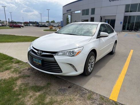 Used 2017 Toyota Camry FWD image 2