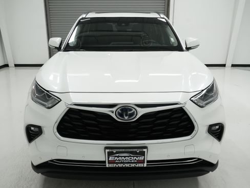 Used 2021 Toyota Highlander Limited image 2