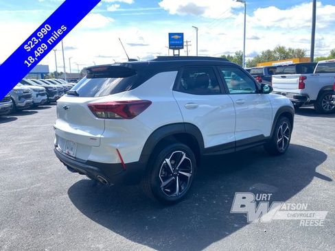 Used 2023 Chevrolet TrailBlazer RS w/ Sun and Liftgate Package AWD/4WD image 7