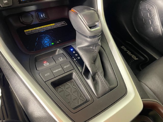 Used 2019 Toyota RAV4 Limited w/ Advanced Technology Package FWD image 11