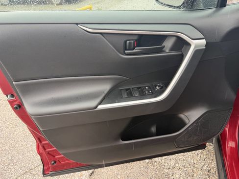 Used 2022 Toyota RAV4 LE AWD/4WD image 13