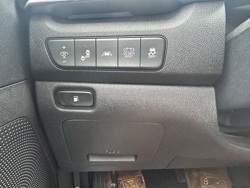 Used 2020 Kia Niro LXS FWD image 27