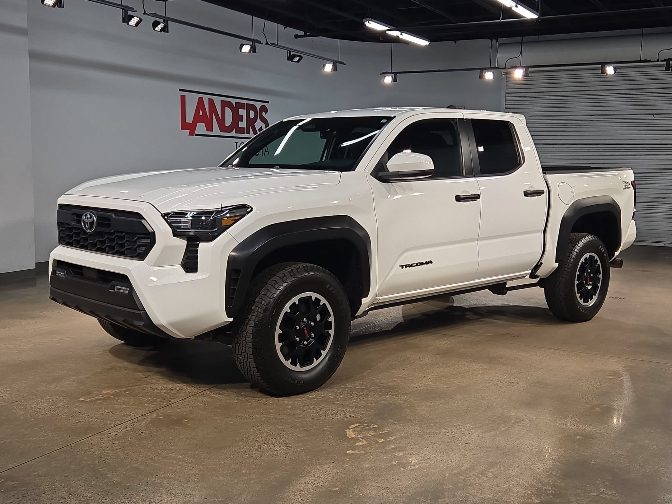 Certified 2025 Toyota Tacoma TRD Off-Road AWD/4WD image 3