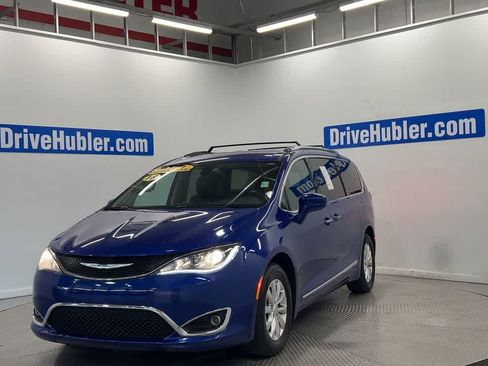 Used 2018 Chrysler Pacifica Touring-L Plus FWD image 6