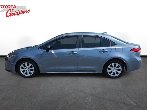 Used 2025 Toyota Corolla LE FWD image 8