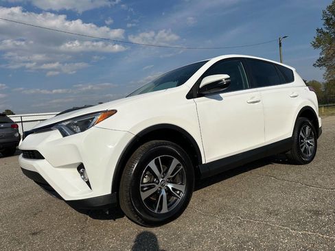 Used 2018 Toyota RAV4 XLE image 5