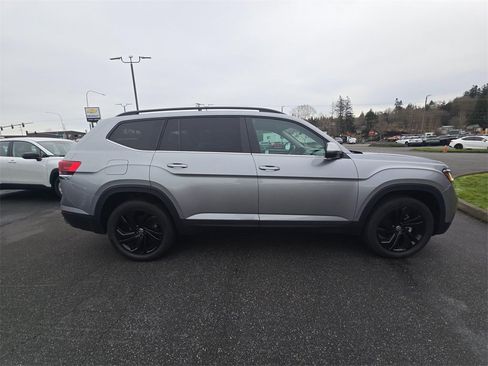 Used 2022 Volkswagen Atlas SE image 2