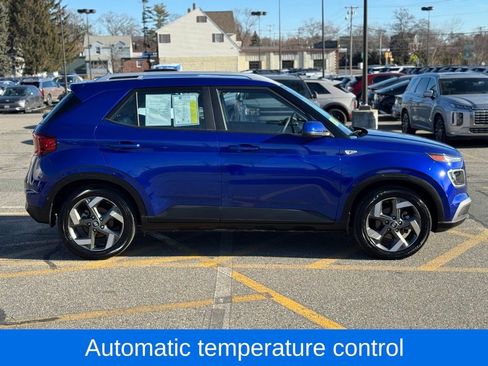 Used 2023 Hyundai Venue Limited image 7