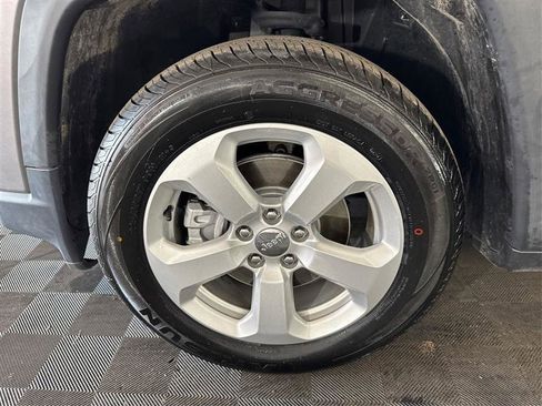 Used 2019 Jeep Compass Latitude w/ Cold Weather Group image 30