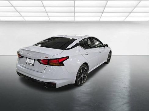 Used 2024 Nissan Altima 2.5 SR w/ SR Premium Package FWD image 5