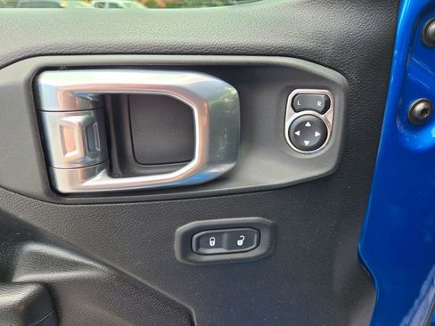 Used 2021 Jeep Gladiator Sport AWD/4WD image 14