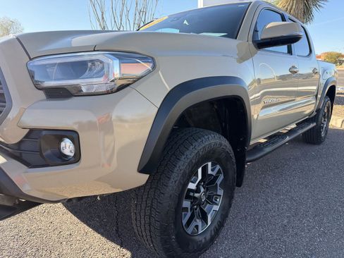 Used 2020 Toyota Tacoma TRD Off-Road image 11