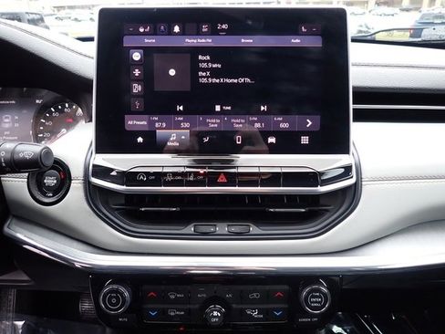 Certified 2023 Jeep Compass Limited image 25