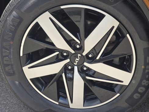 Used 2023 Kia Sorento S FWD image 9