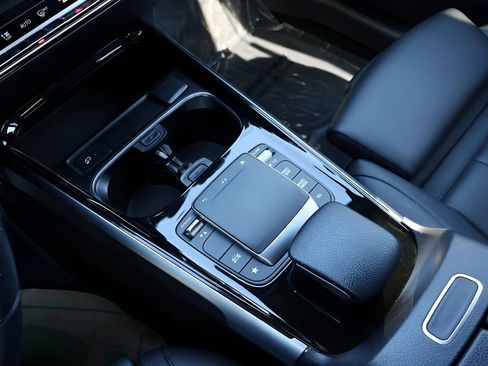 Used 2023 Mercedes-Benz GLB 250 4MATIC image 24