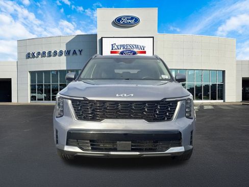 Used 2024 Kia Sorento S image 3