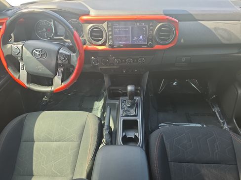 Used 2020 Toyota Tacoma TRD Off-Road AWD/4WD image 9