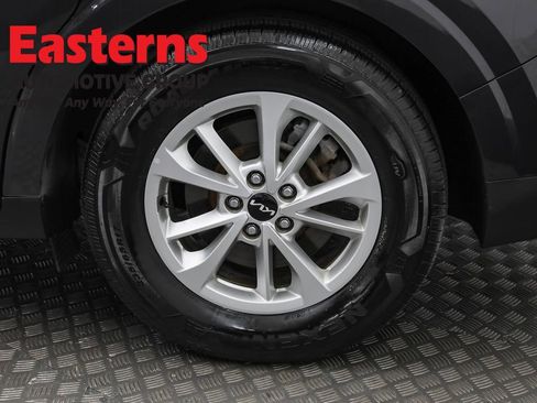 Used 2024 Kia Carnival LX image 34