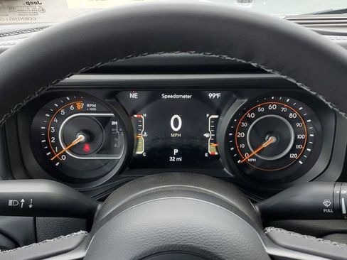 New 2025 Jeep Gladiator Mojave image 28