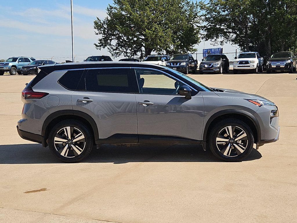 Used 2025 Nissan Rogue SL w/ SL Premium Package FWD image 3