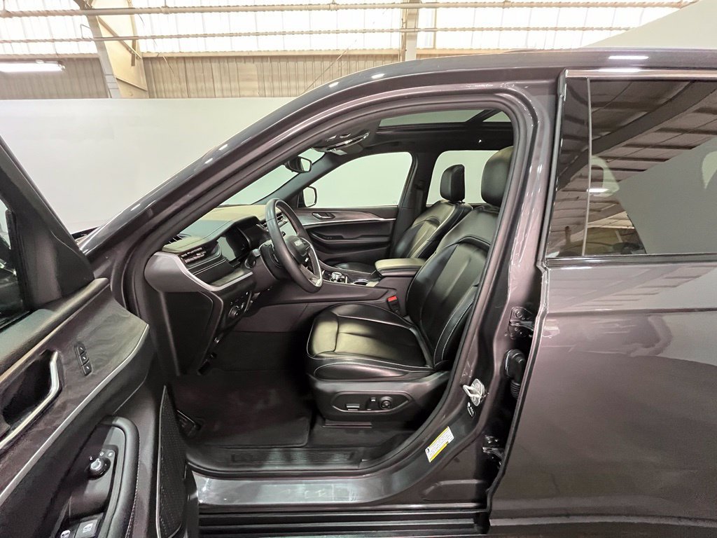 Used 2024 Jeep Grand Cherokee Limited 4xe AWD/4WD image 17