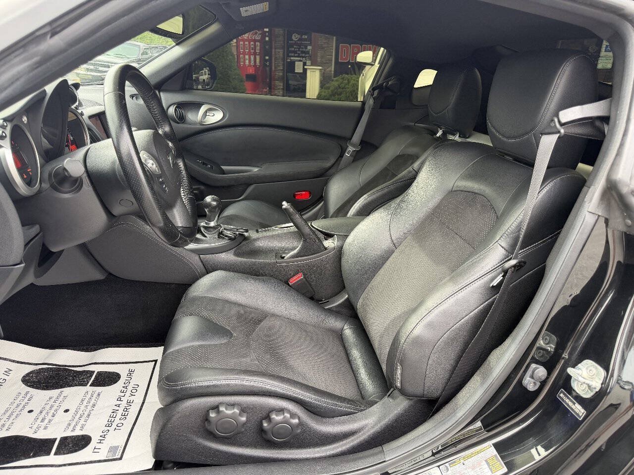 Used 2014 Nissan 370Z Touring w/ Sport Package RWD image 11