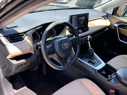 Used 2021 Toyota RAV4 XLE FWD image 17