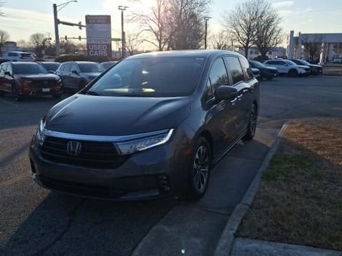 Used 2023 Honda Odyssey EX-L image 3