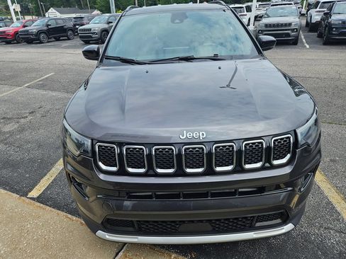 Used 2023 Jeep Compass Limited AWD/4WD image 2