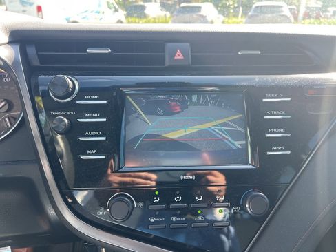 Used 2020 Toyota Camry LE image 26