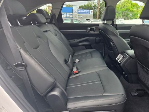 Used 2023 Kia Sorento S w/ Panoramic Sunroof Package AWD/4WD image 29