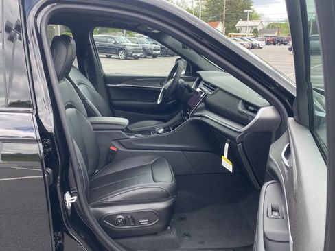 New 2025 Jeep Grand Cherokee L Limited w/ Luxury Tech Group II image 29