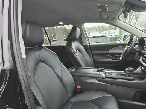 Used 2024 Toyota Grand Highlander XLE image 13