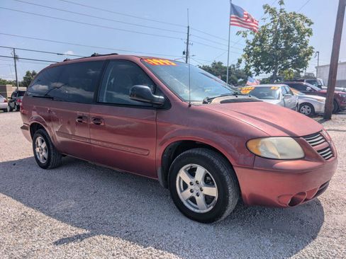 Used 2006 Dodge Grand Caravan SXT FWD image 3