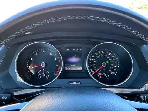 Used 2021 Volkswagen Tiguan SE R-Line image 10